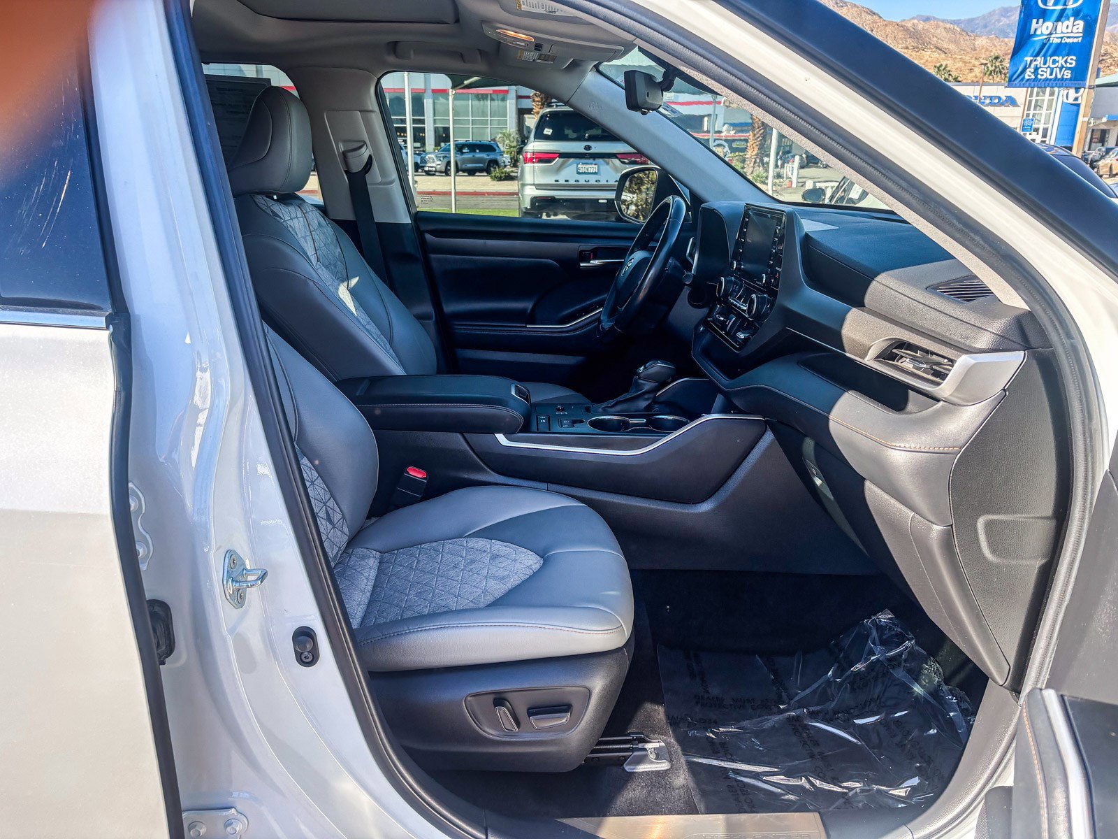 Used 2022 Toyota Highlander Bronze Edition image 19