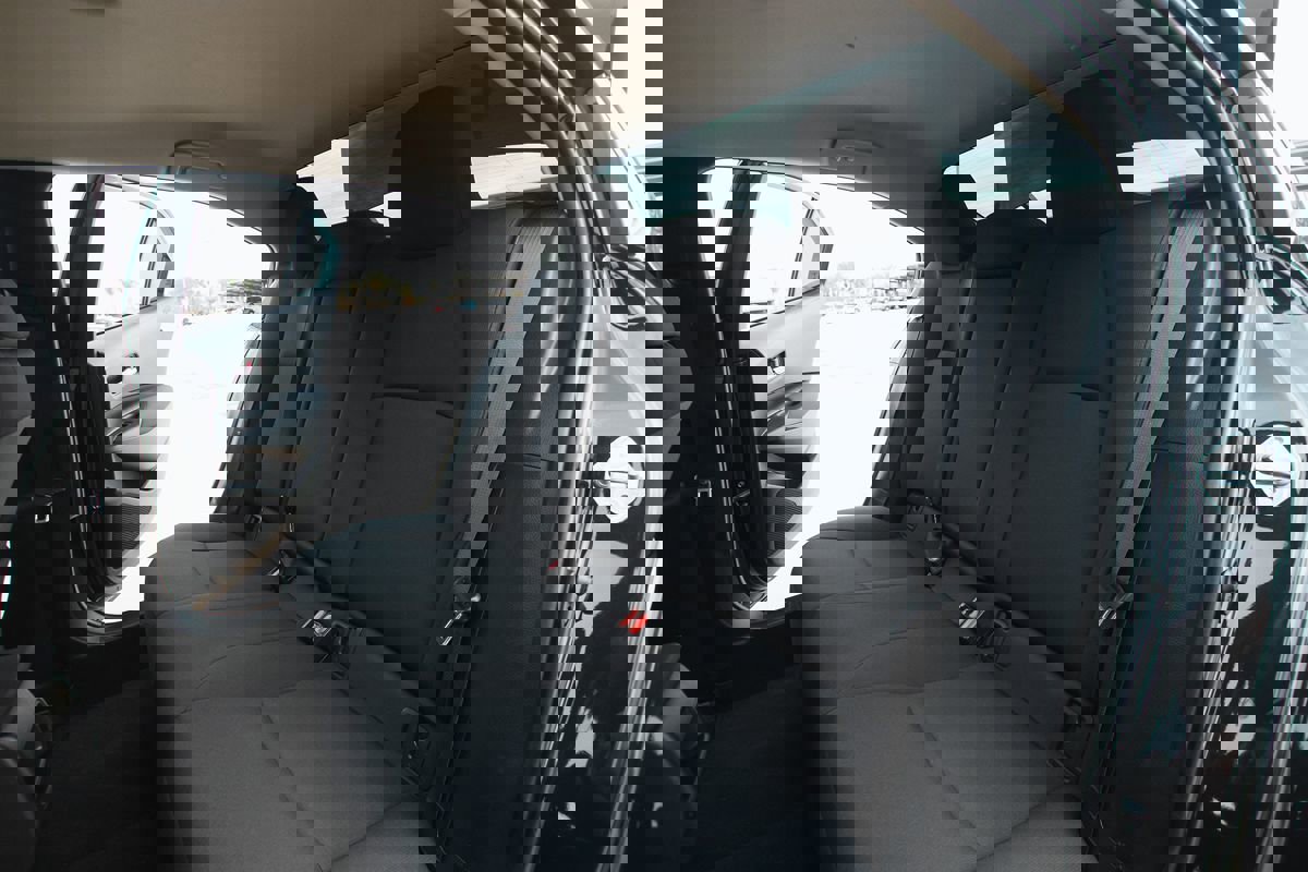 Used 2021 Toyota Corolla LE image 18