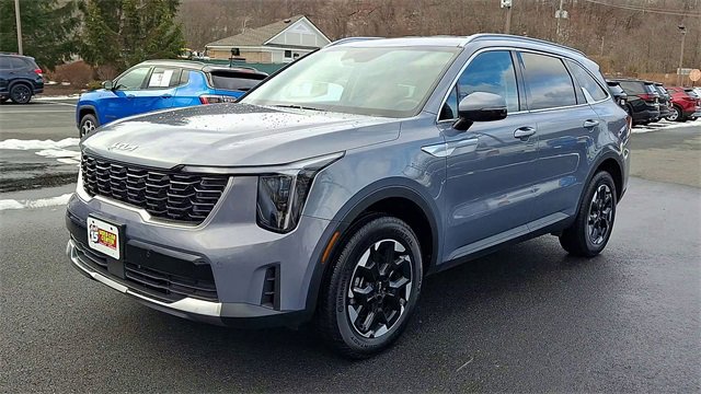 Used 2025 Kia Sorento S image 4