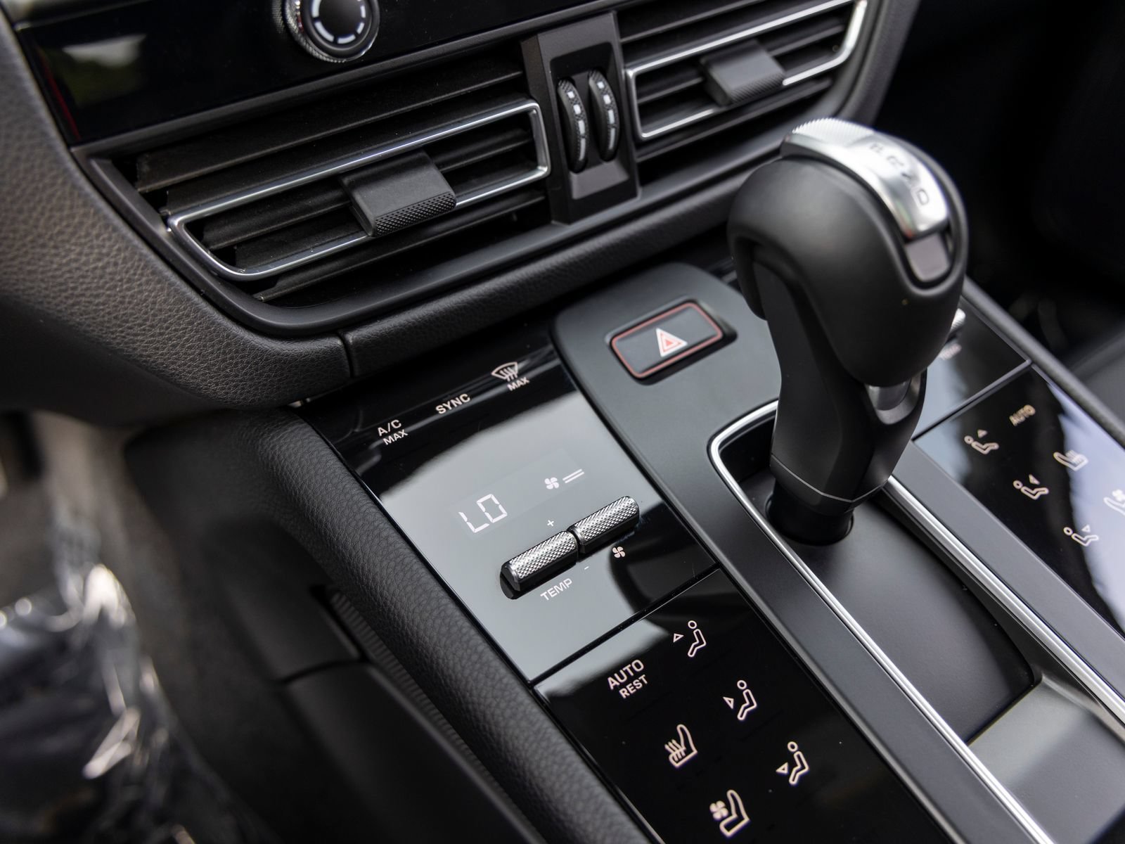 Certified 2026 Porsche Macan AWD/4WD image 44
