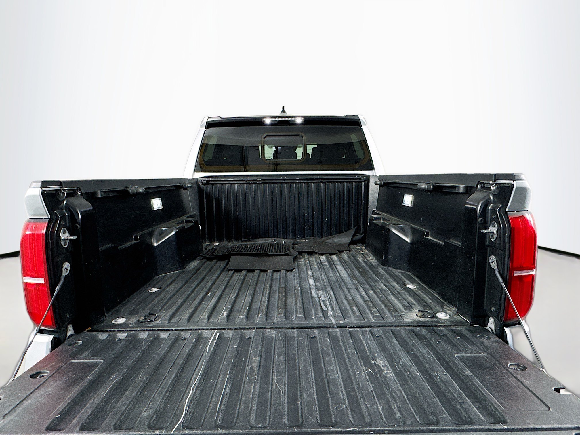 Certified 2024 Toyota Tacoma SR5 AWD/4WD image 24