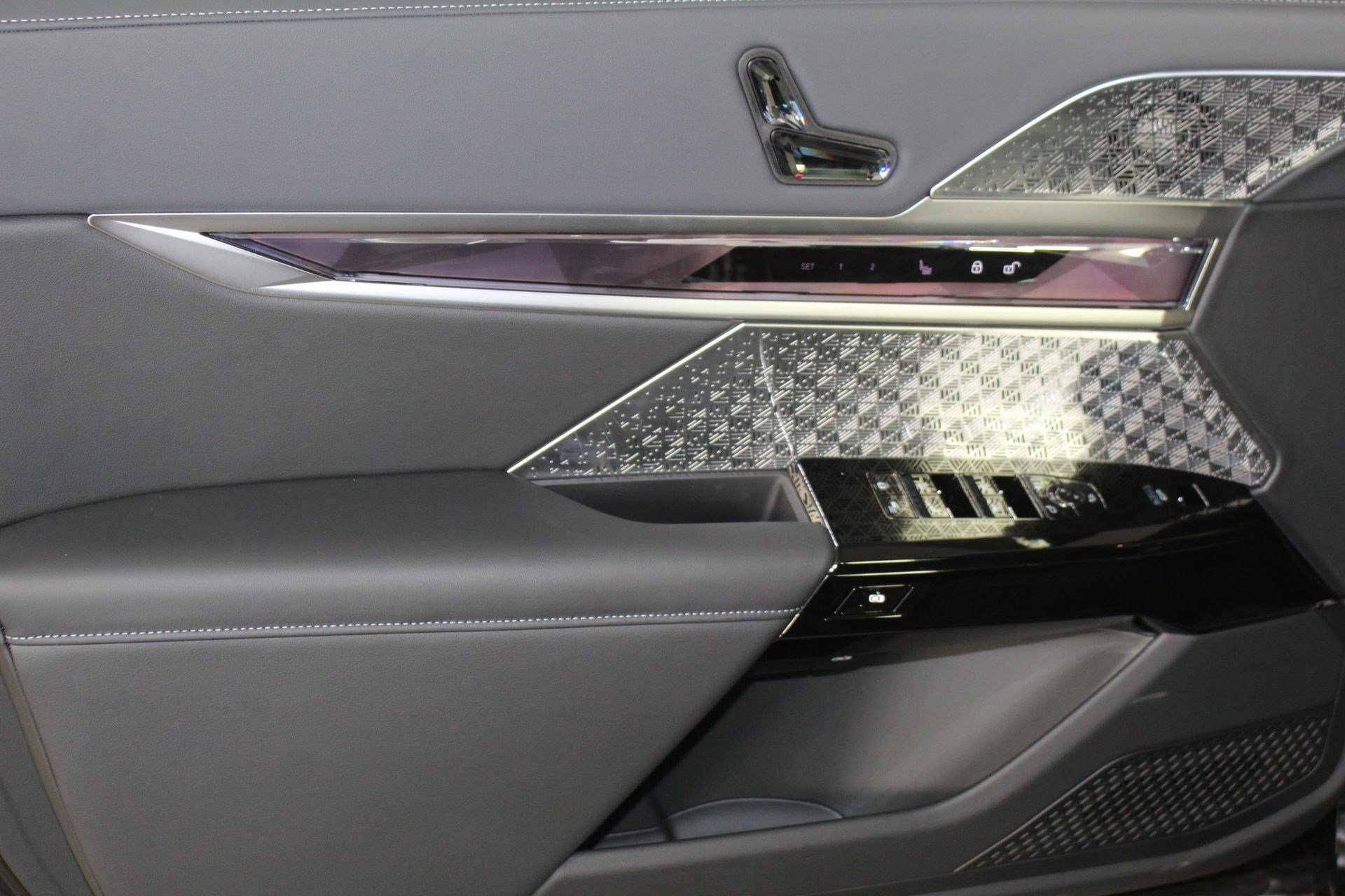 New 2026 BMW 760i xDrive w/ Executive Package image 11