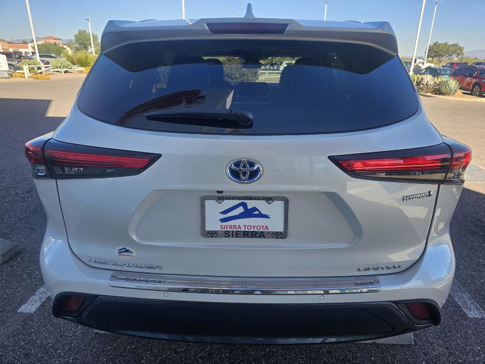 Used 2023 Toyota Highlander Limited image 4