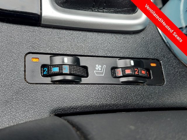 Used 2017 Toyota Highlander Limited AWD/4WD image 16