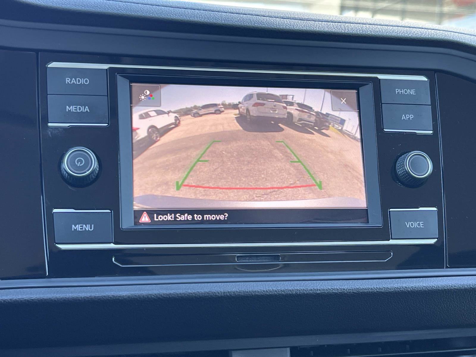 Certified 2022 Volkswagen Jetta SE image 14