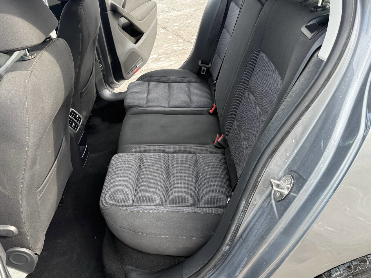 Used 2014 Volkswagen Golf 4-Door image 17