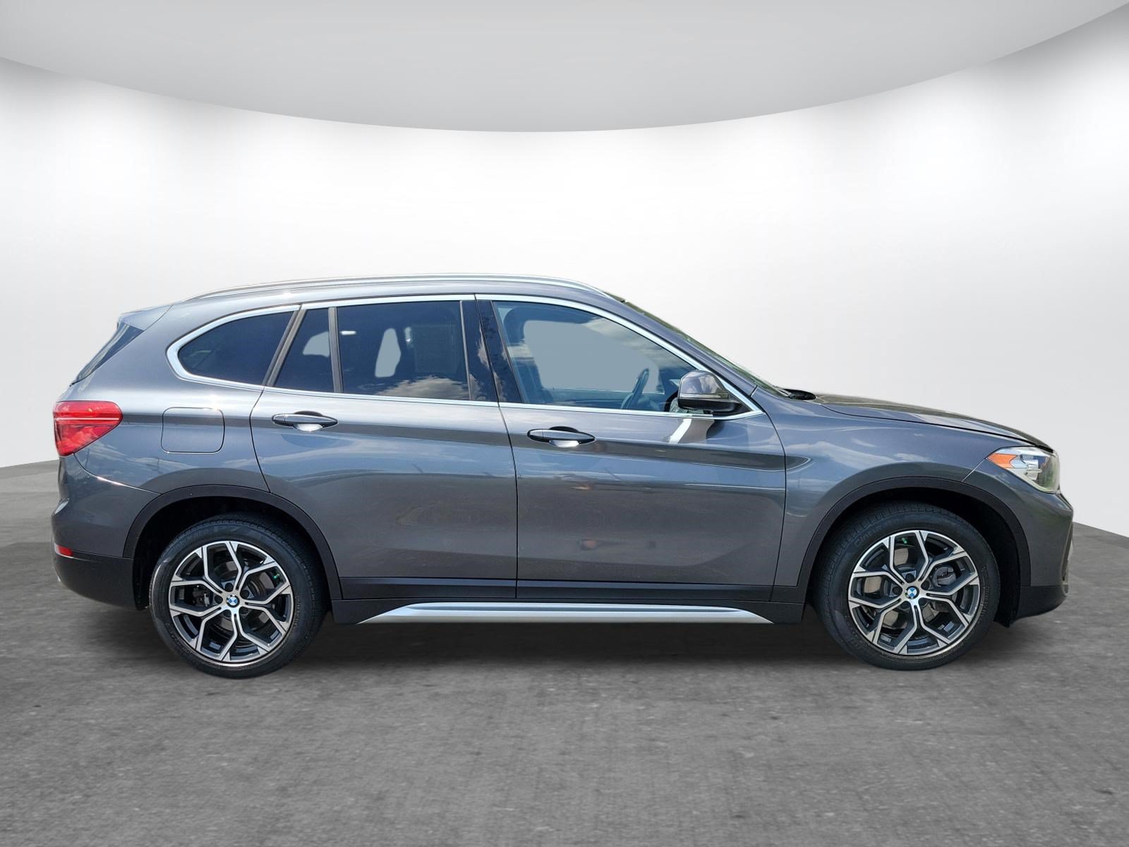 Used 2021 BMW X1 xDrive28i w/ Convenience Package AWD/4WD image 2
