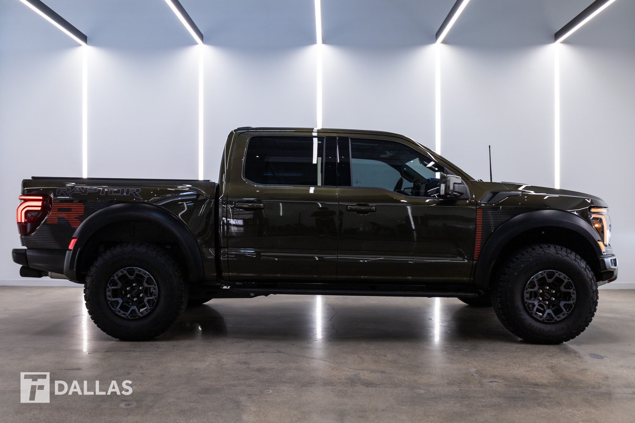 Used 2026 Ford F150 Raptor w/ Equipment Group 803A Raptor R AWD/4WD image 17
