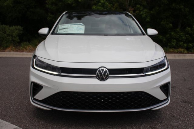 New 2025 Volkswagen Jetta SE image 2