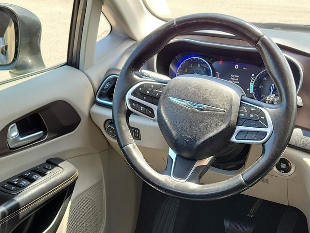 Used 2018 Chrysler Pacifica Touring-L Plus FWD image 21