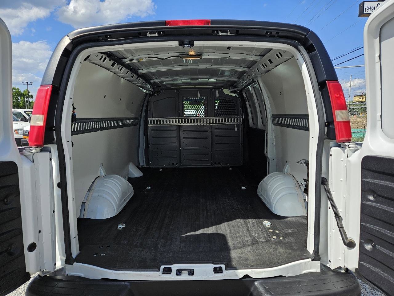 Used 2014 Chevrolet Express 1500 RWD image 17