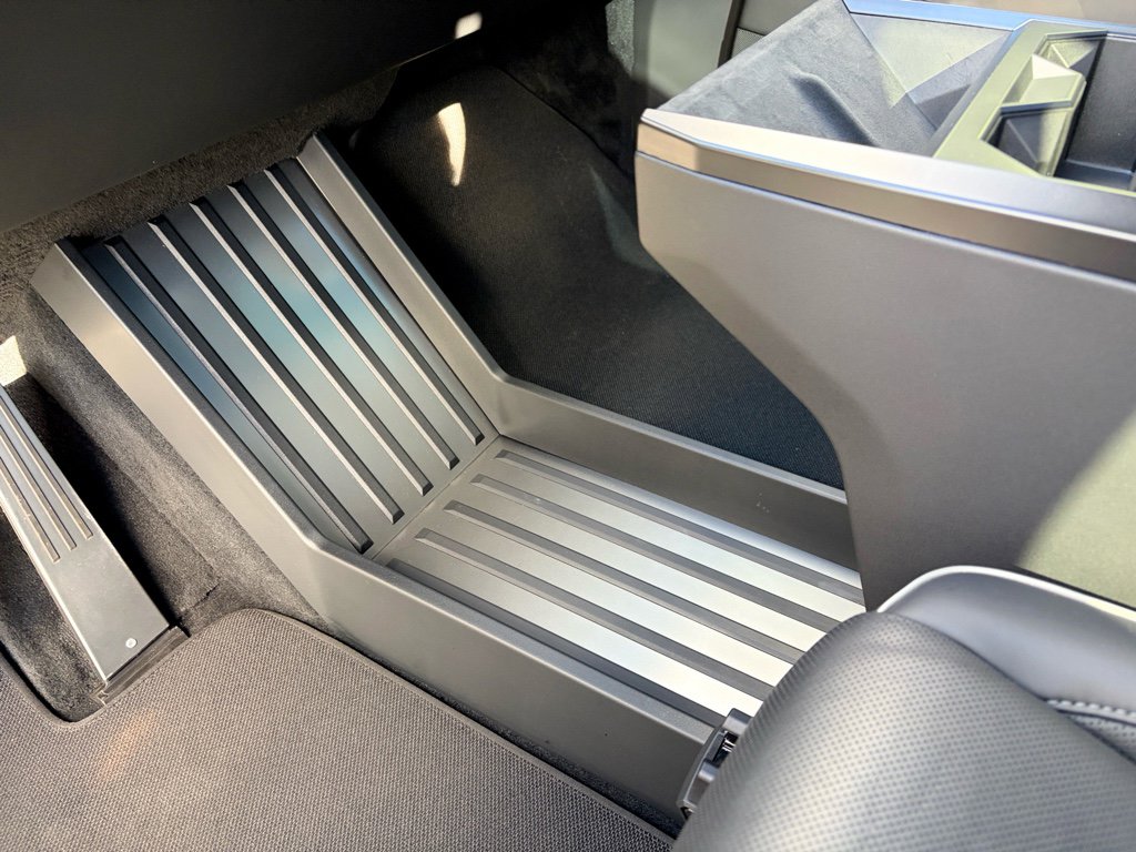 Used 2024 Tesla Cybertruck Cyberbeast image 19