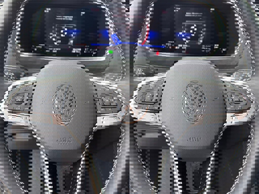 Used 2023 Volkswagen Tiguan SE image 12