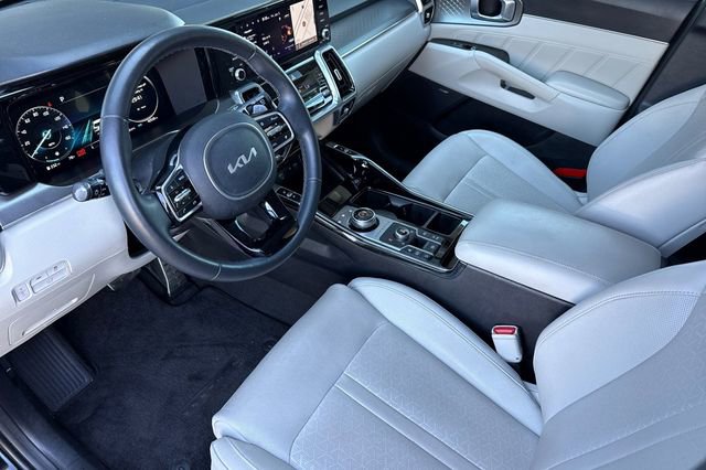 Certified 2023 Kia Sorento SX Prestige w/ Panoramic Sunroof Package AWD/4WD image 12