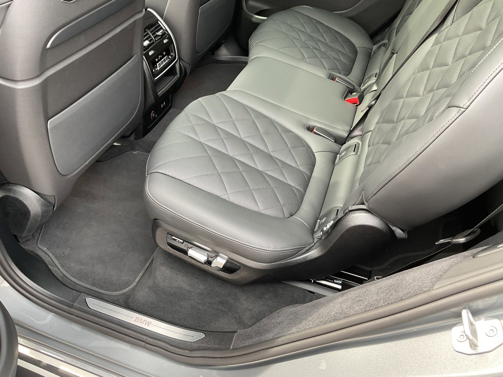 Used 2026 BMW X7 xDrive40i image 15