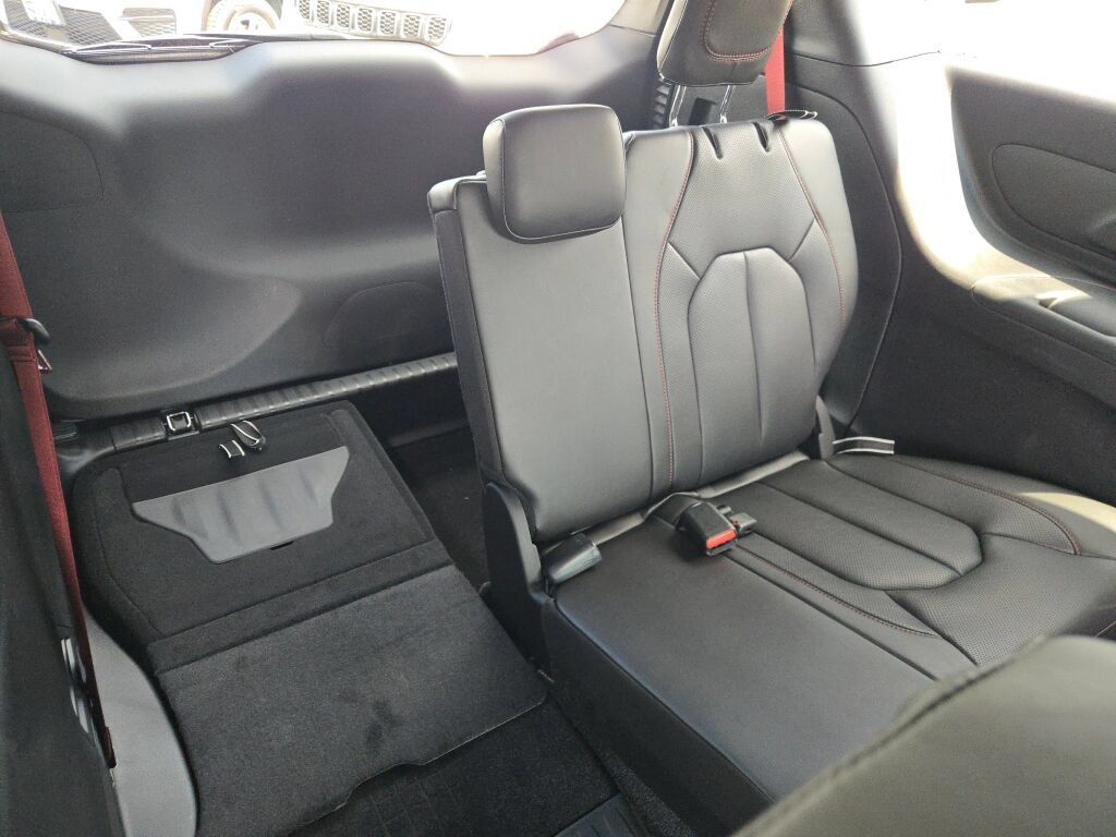 New 2027 Chrysler Pacifica Select AWD/4WD image 16
