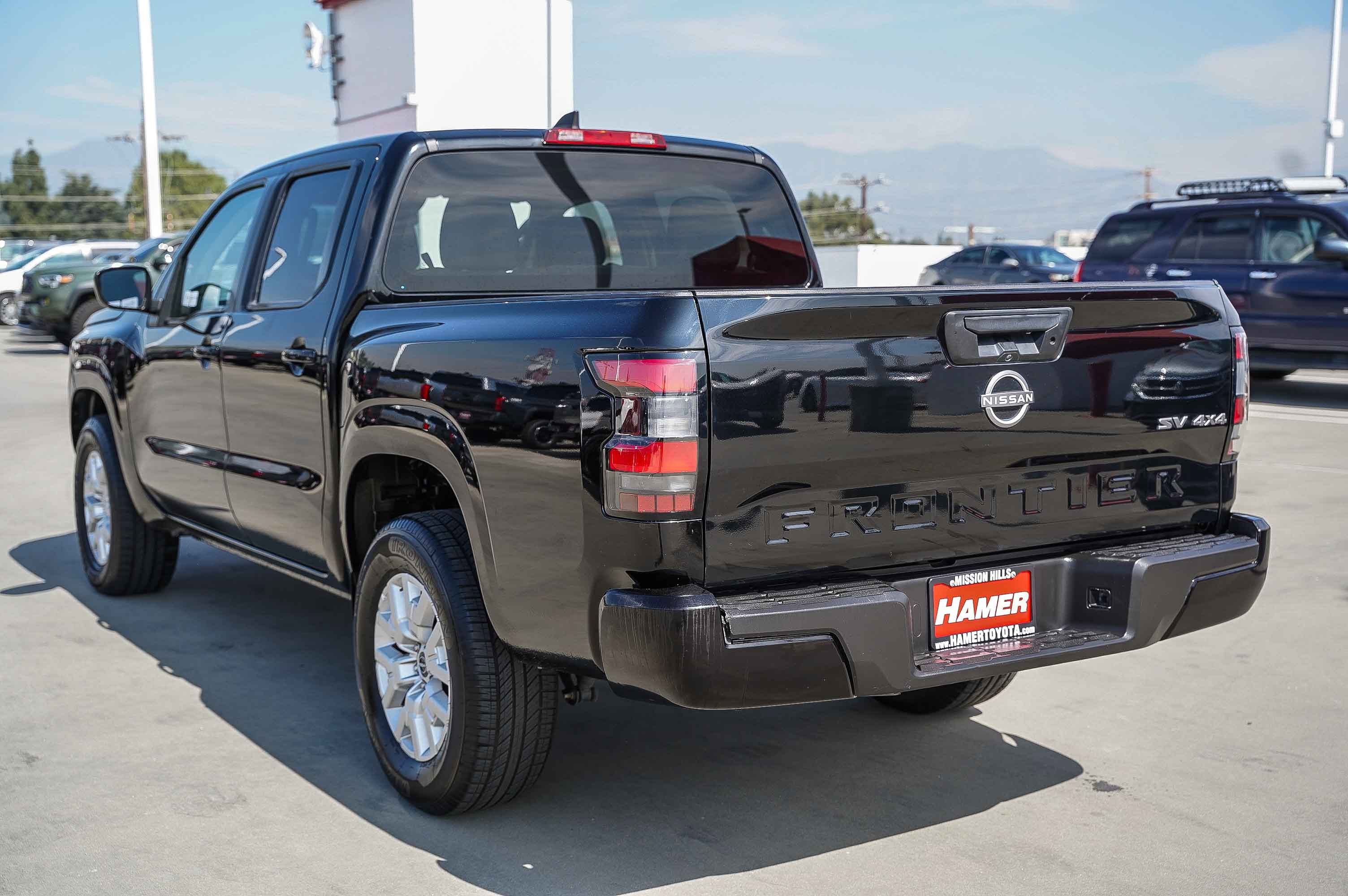 Used 2023 Nissan Frontier SV image 10