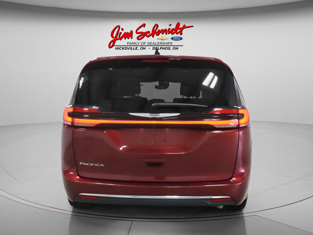 Used 2023 Chrysler Pacifica Touring-L FWD image 5