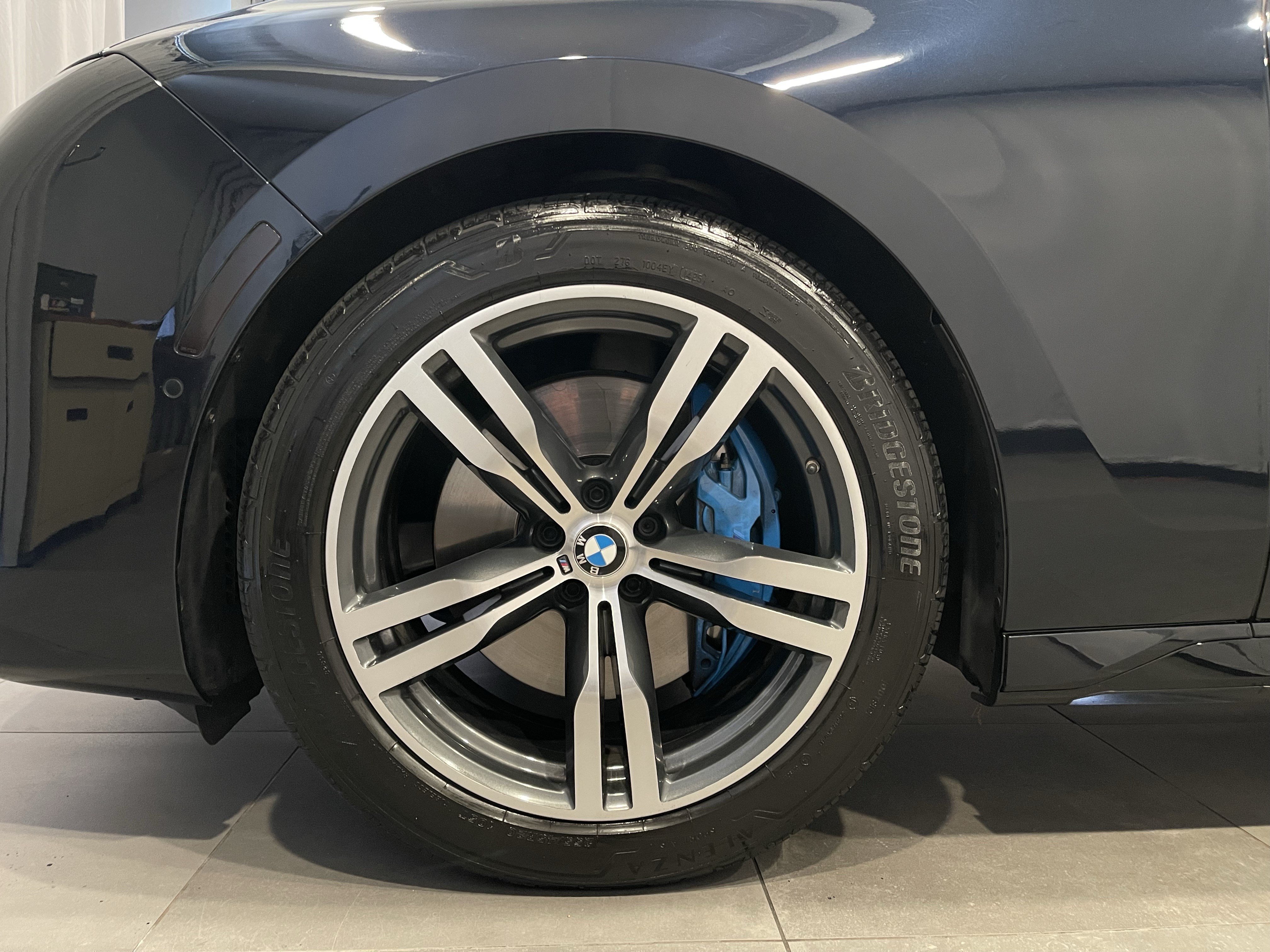 Used 2023 BMW 740i w/ Parking Assistance Package RWD image 7
