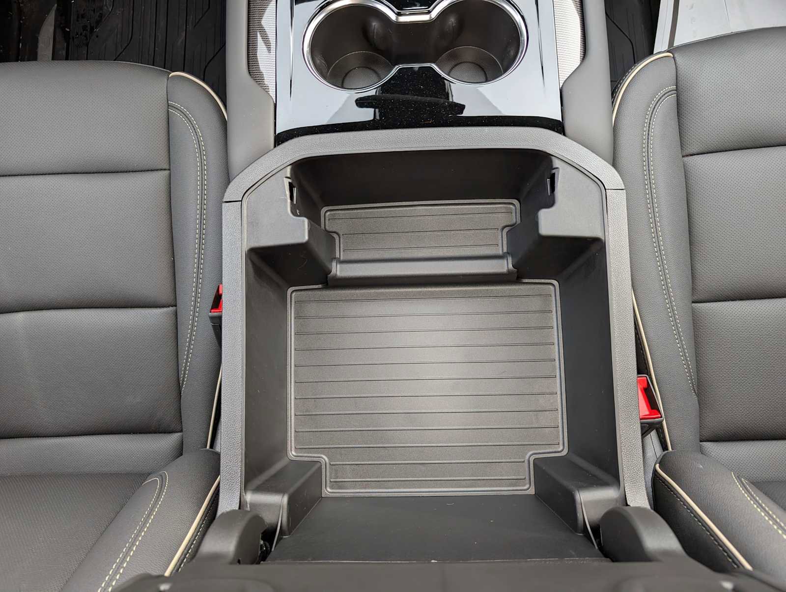 New 2025 GMC Yukon Elevation w/ LPO, Floor Liner Package image 13