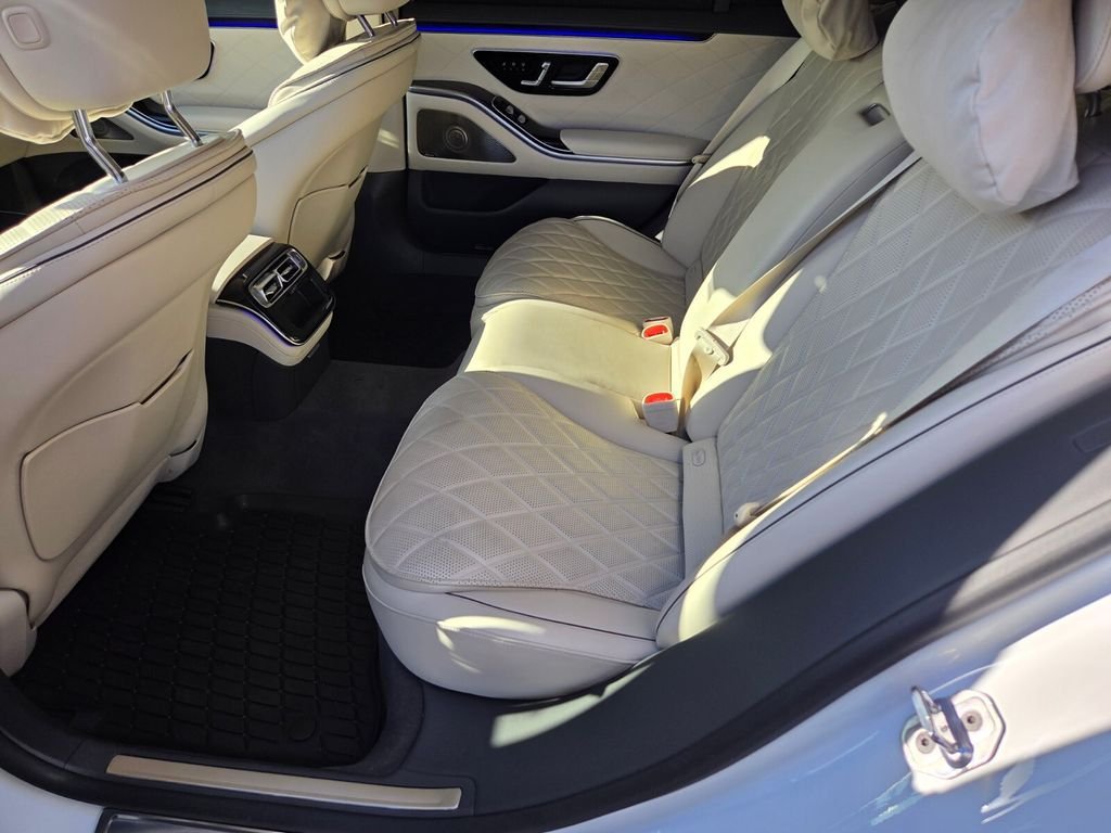 Used 2025 Mercedes-Benz S 580e 4MATIC Sedan image 35