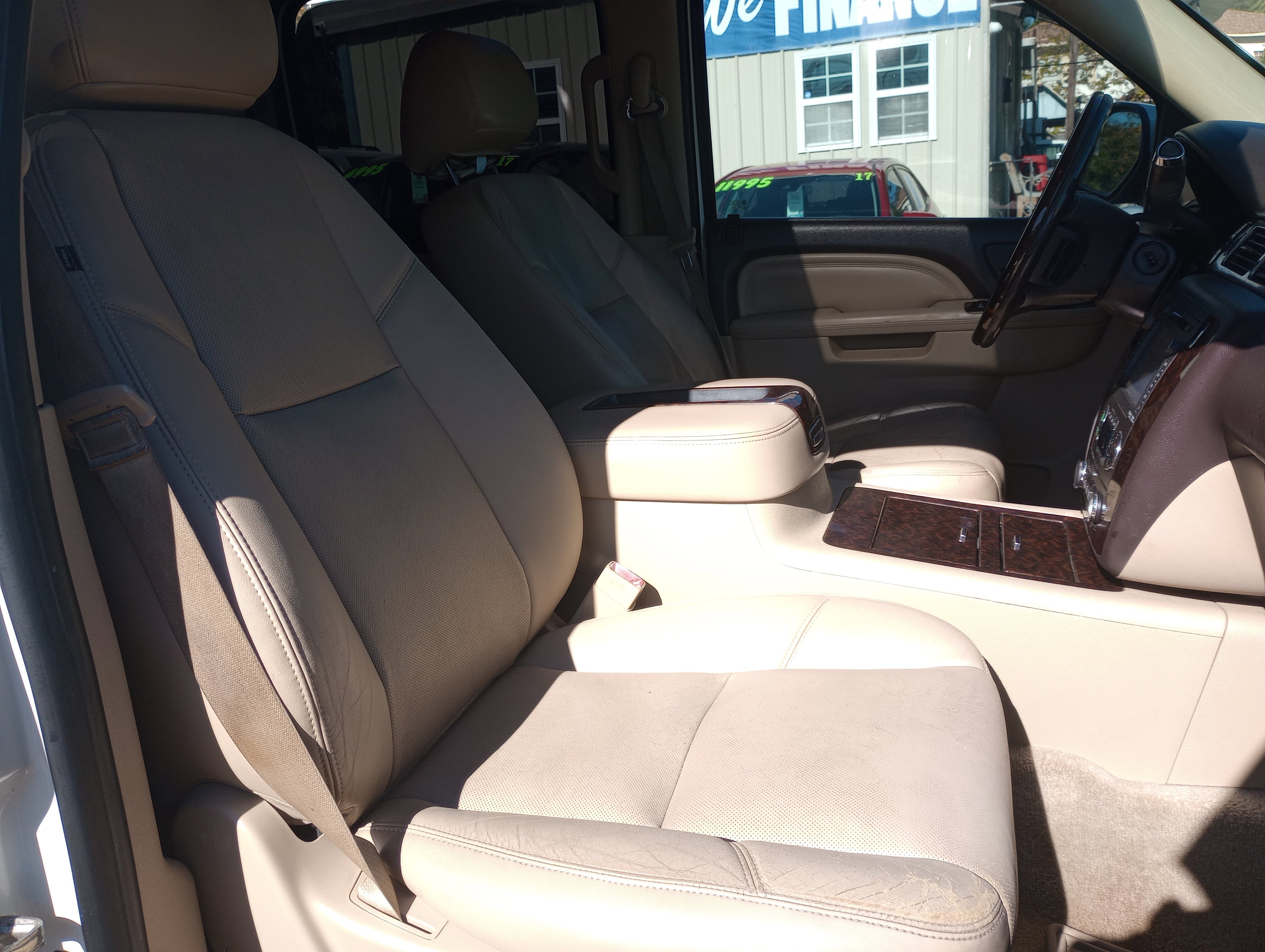 Used 2014 GMC Yukon XL Denali image 17