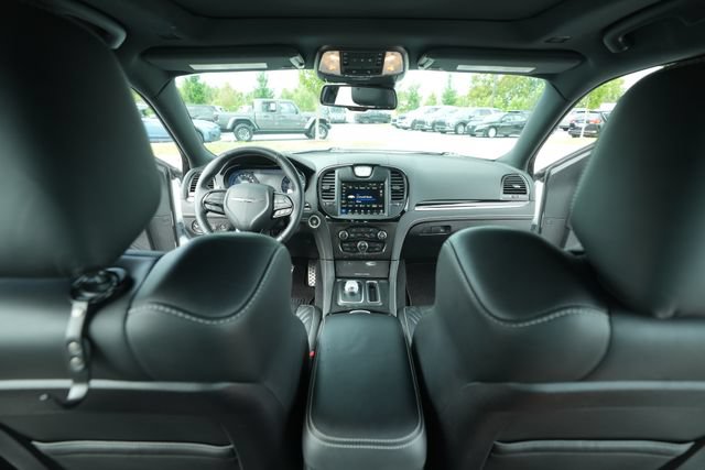 Used 2023 Chrysler 300 C RWD image 26