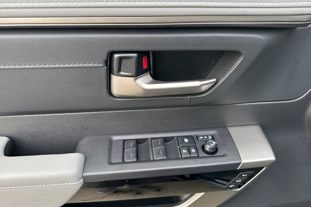 Used 2025 Toyota Tundra Limited image 14