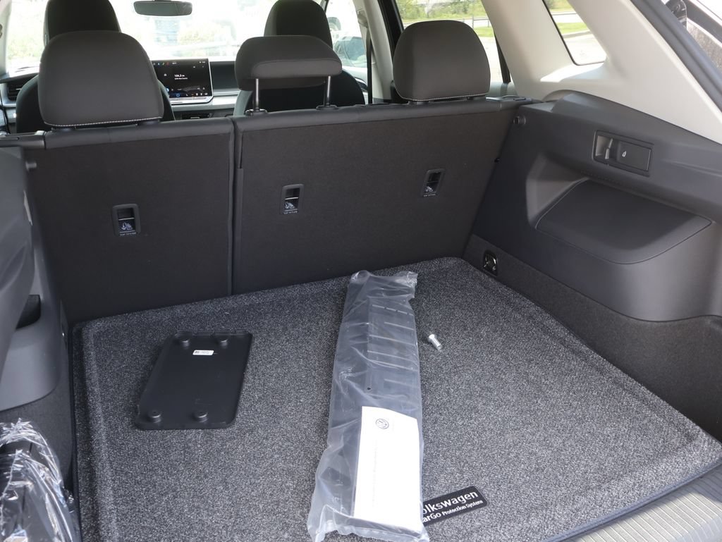 Used 2025 Volkswagen Tiguan S AWD/4WD image 9