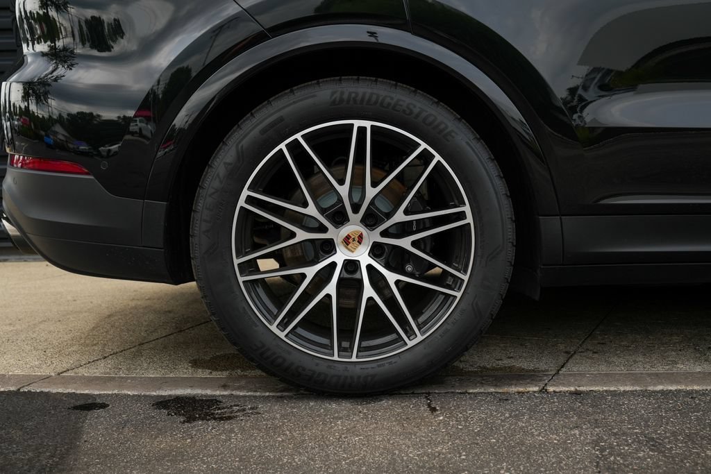 Certified 2025 Porsche Cayenne E-Hybrid AWD/4WD image 38