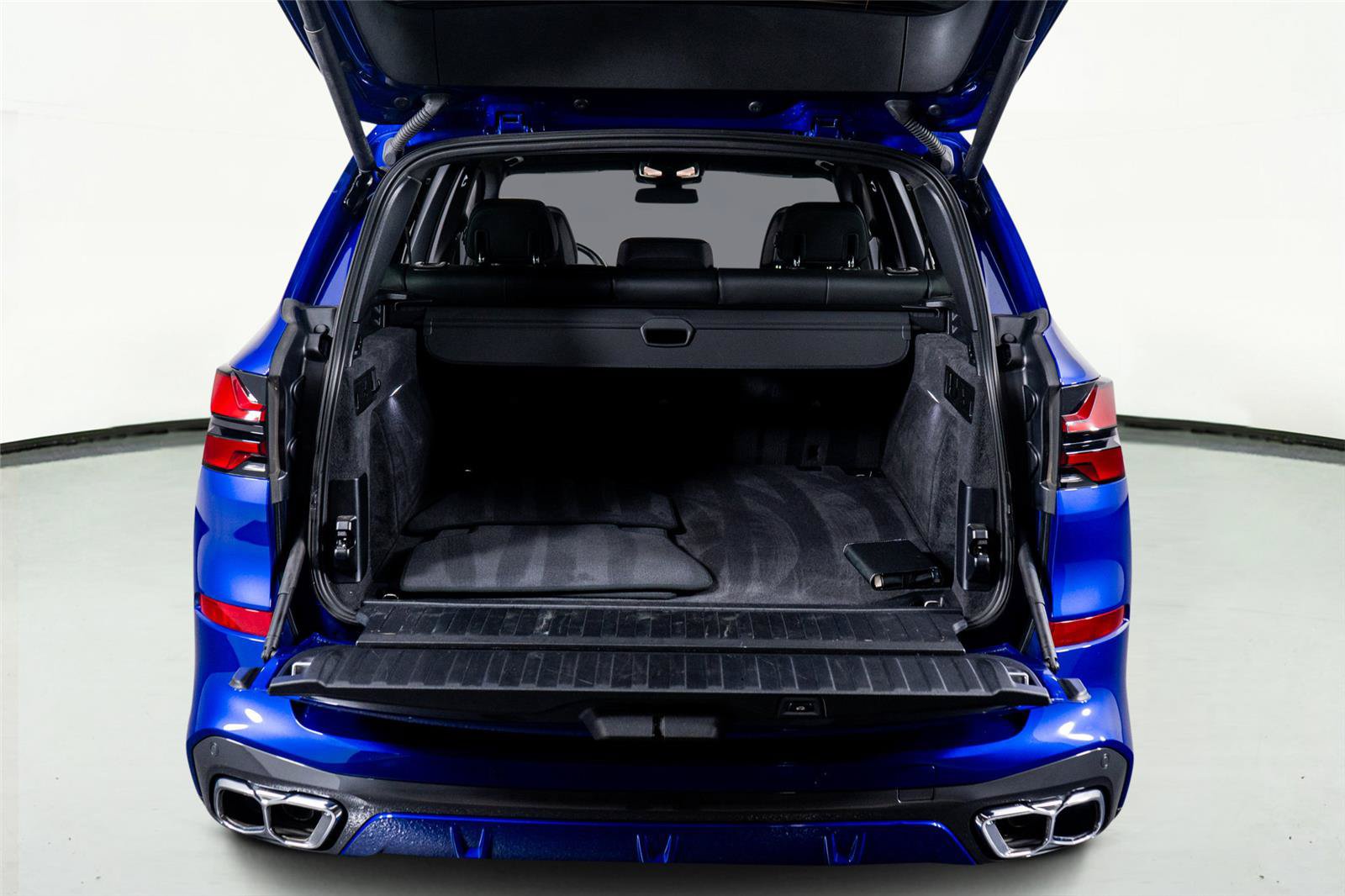 Used 2025 BMW X5 M60i AWD/4WD image 54