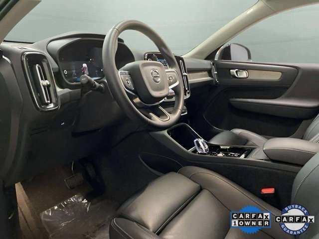 Used 2025 Volvo XC40 B5 Plus image 16