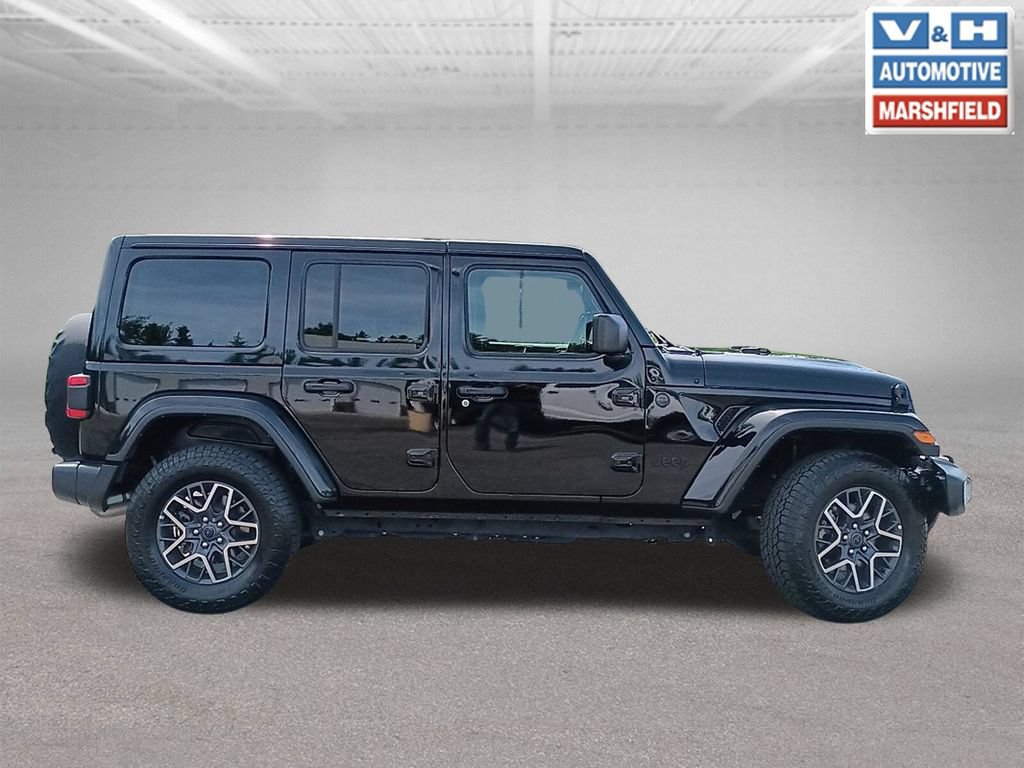 Used 2025 Jeep Wrangler Unlimited Sahara AWD/4WD image 21