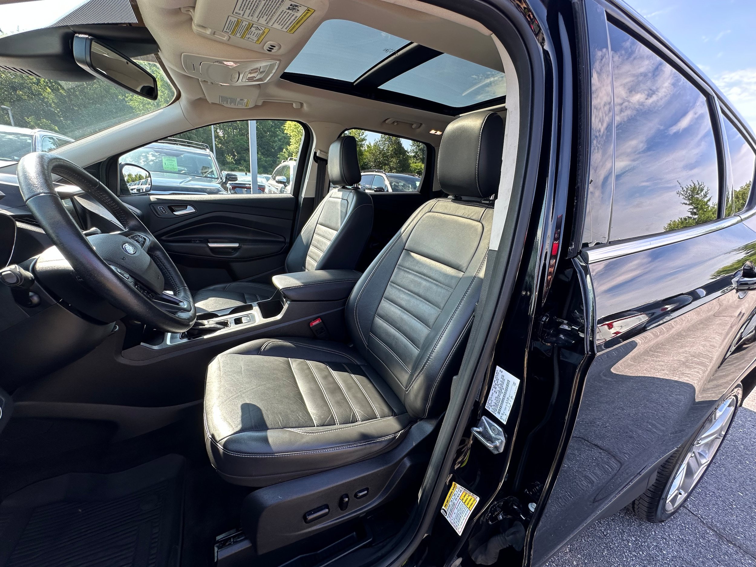 Used 2019 Ford Escape Titanium AWD/4WD image 22