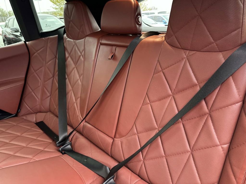 Used 2023 BMW iX xDrive50 image 31