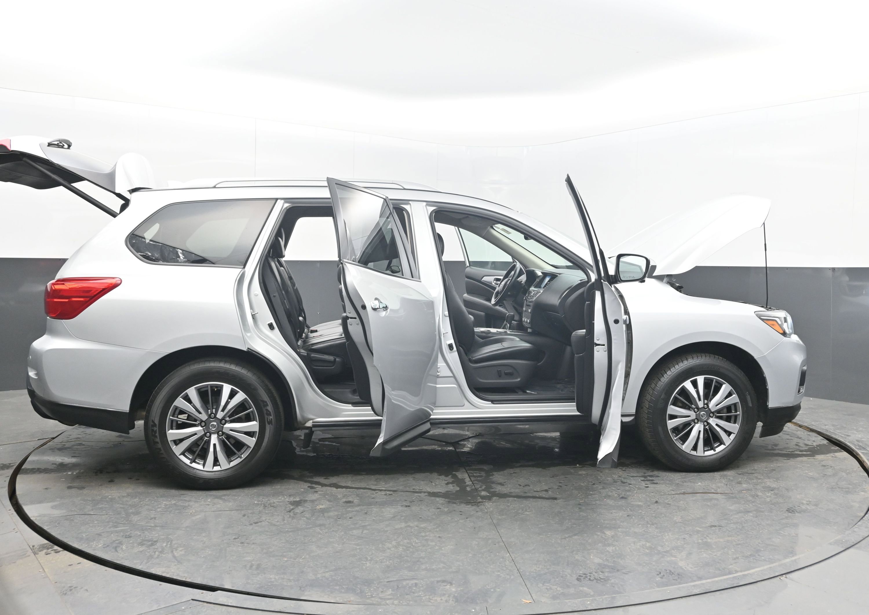 Used 2020 Nissan Pathfinder SL image 44