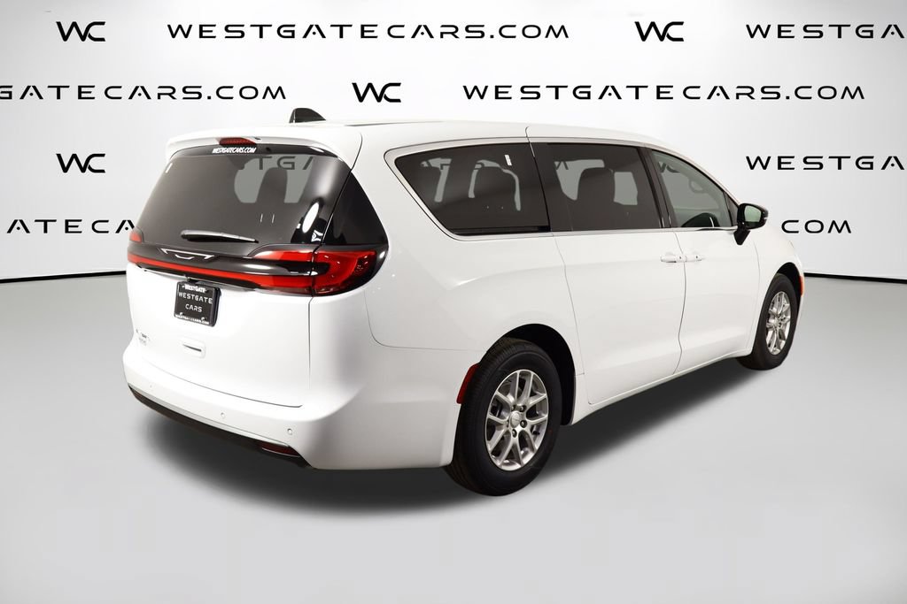 New 2027 Chrysler Pacifica Select FWD image 49