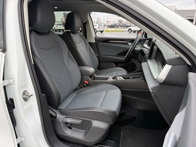 Certified 2025 Volkswagen Tiguan SE w/ Panoramic Sunroof Package AWD/4WD image 21