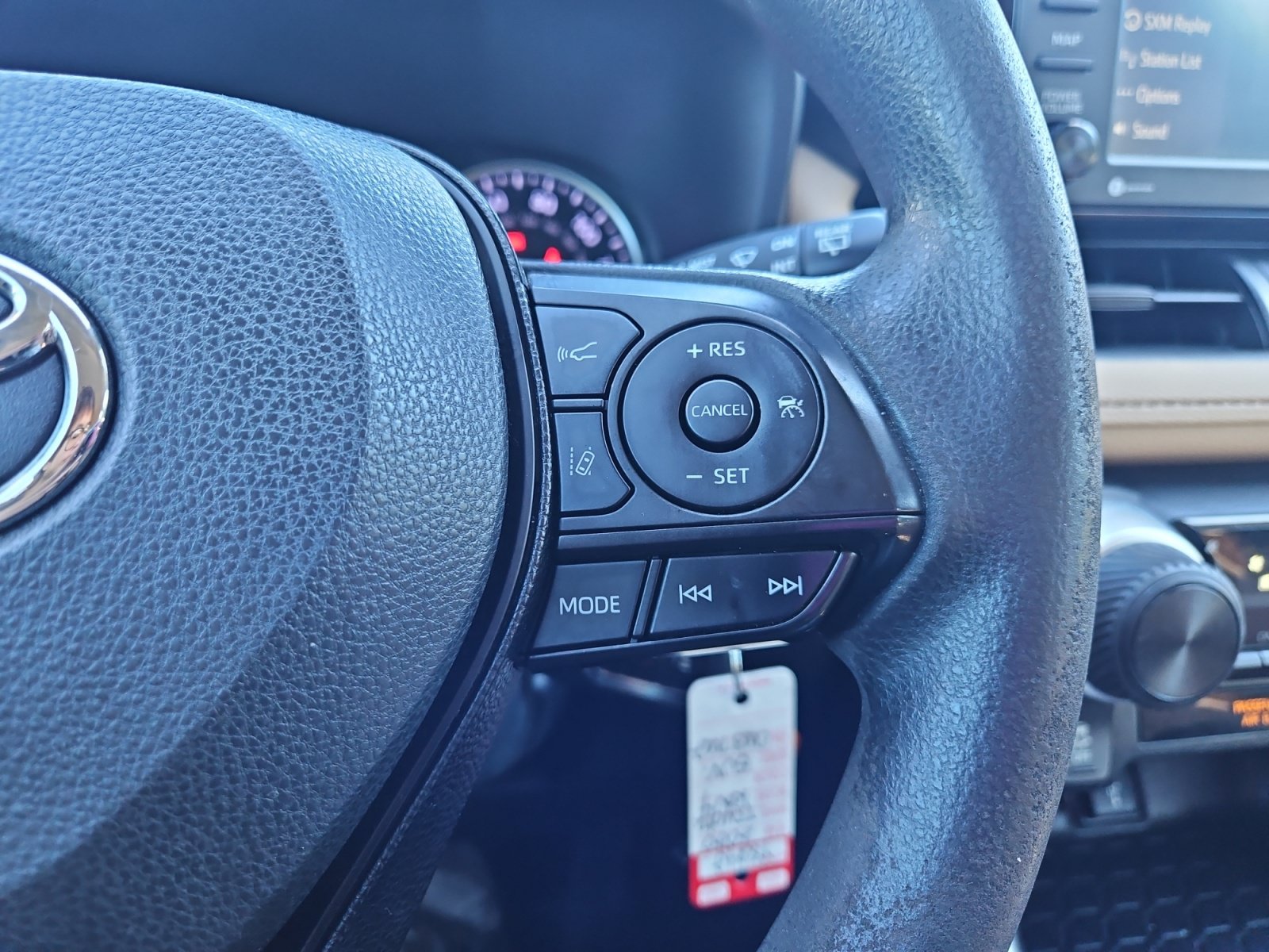 Used 2020 Toyota RAV4 LE FWD image 22
