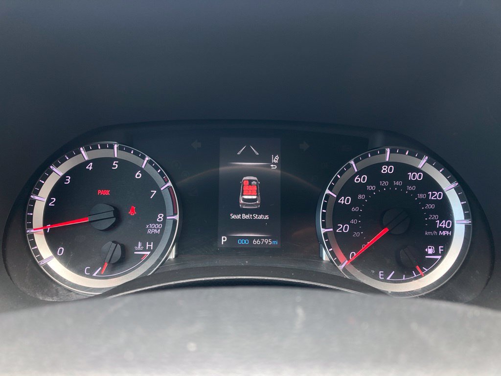 Used 2022 Toyota Highlander LE FWD image 16