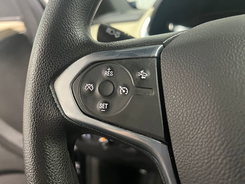 Used 2022 Chevrolet Traverse LS image 11