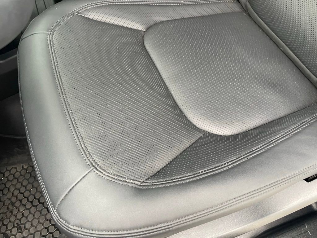 Used 2025 Land Rover Defender 110 X-Dynamic SE image 20