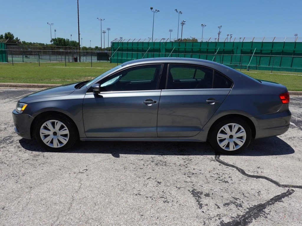 Used 2013 Volkswagen Jetta SE FWD image 4