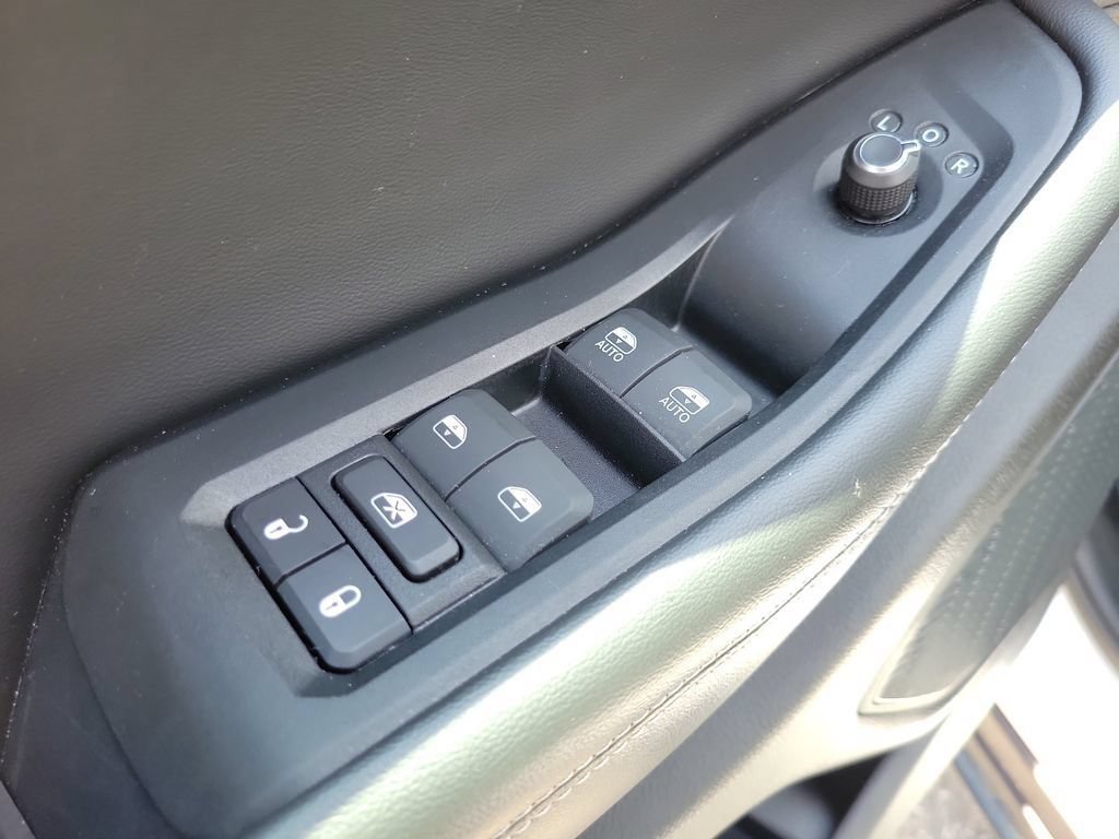 Used 2024 Jeep Grand Cherokee Laredo X AWD/4WD image 16