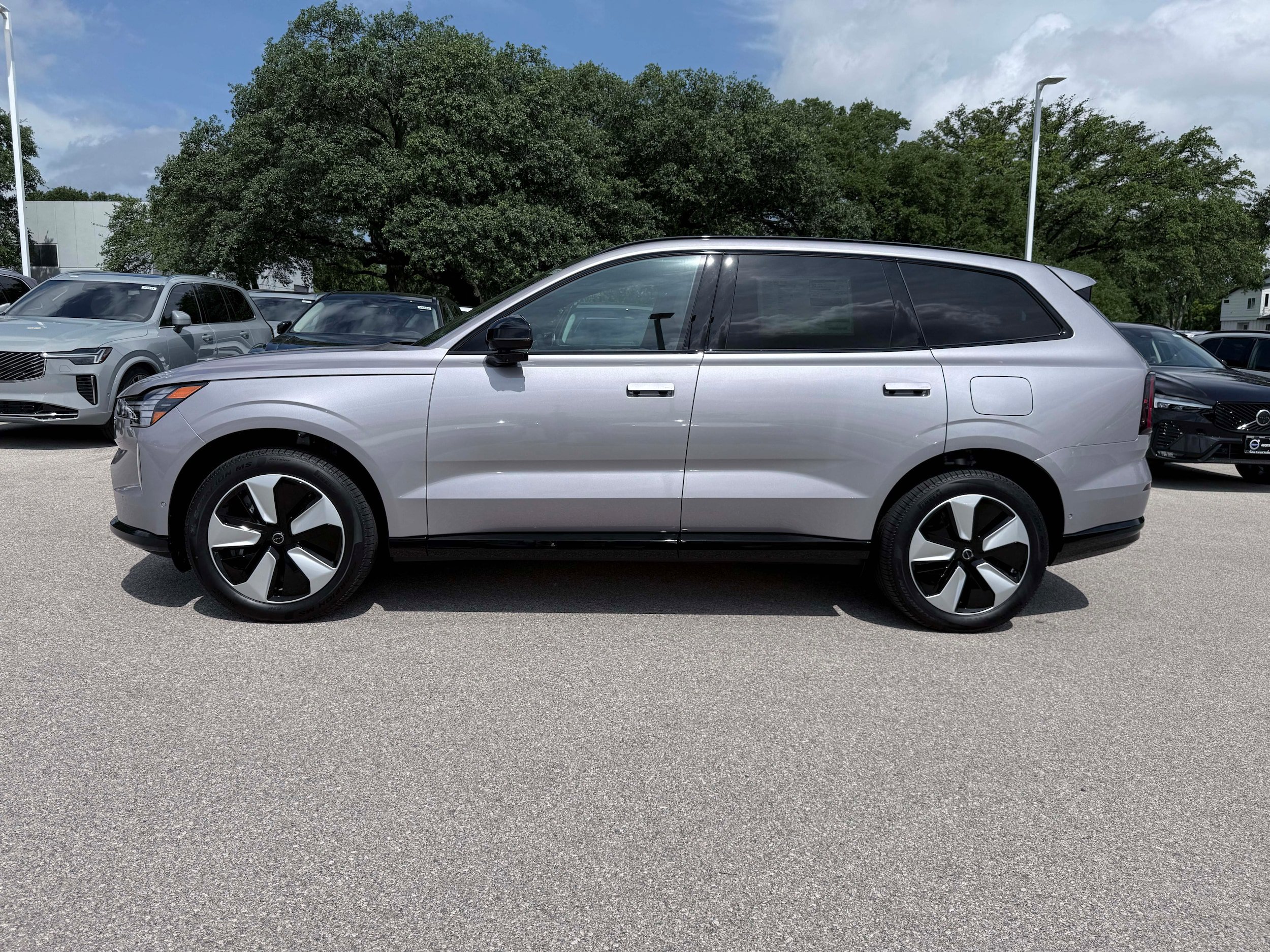 New 2026 Volvo EX90 Plus RWD image 3