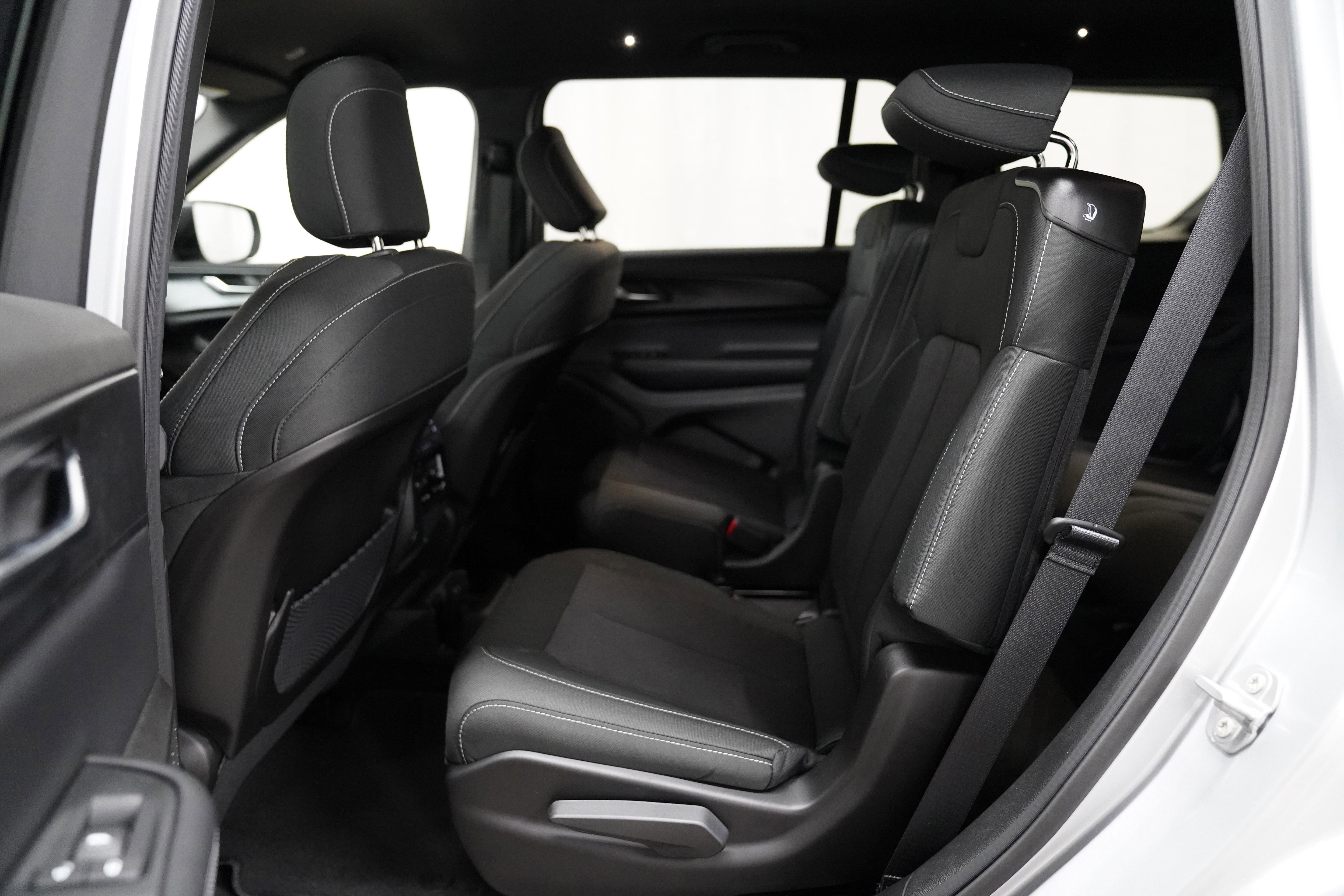 New 2026 Jeep Grand Cherokee L Laredo image 5