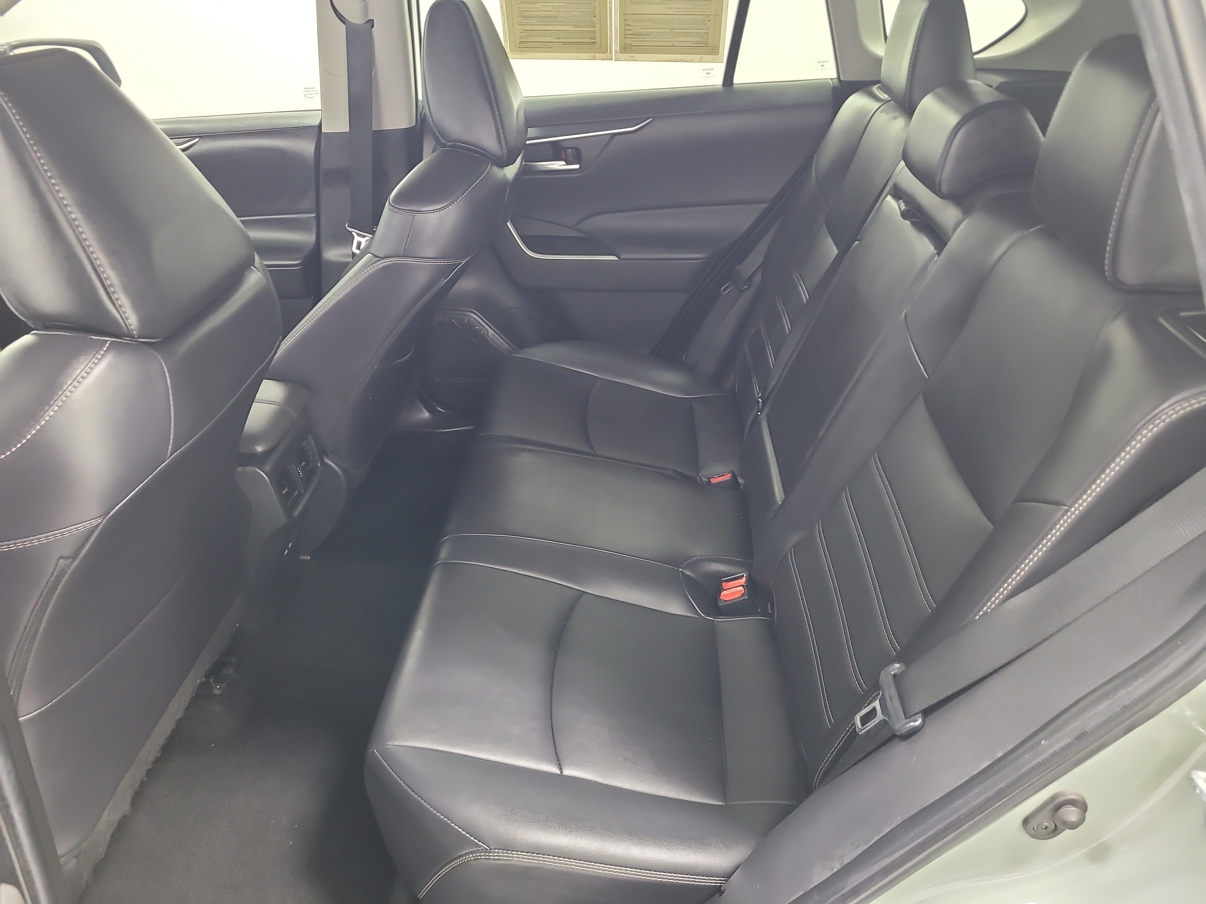 Used 2022 Toyota RAV4 XLE Premium FWD image 11