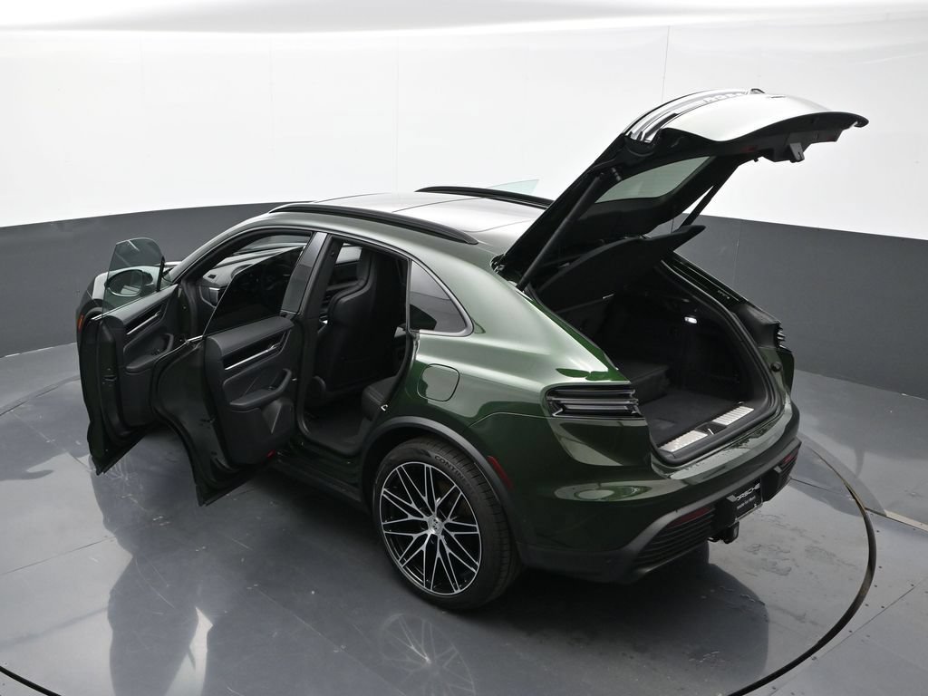 Certified 2025 Porsche Macan Electric RWD image 29