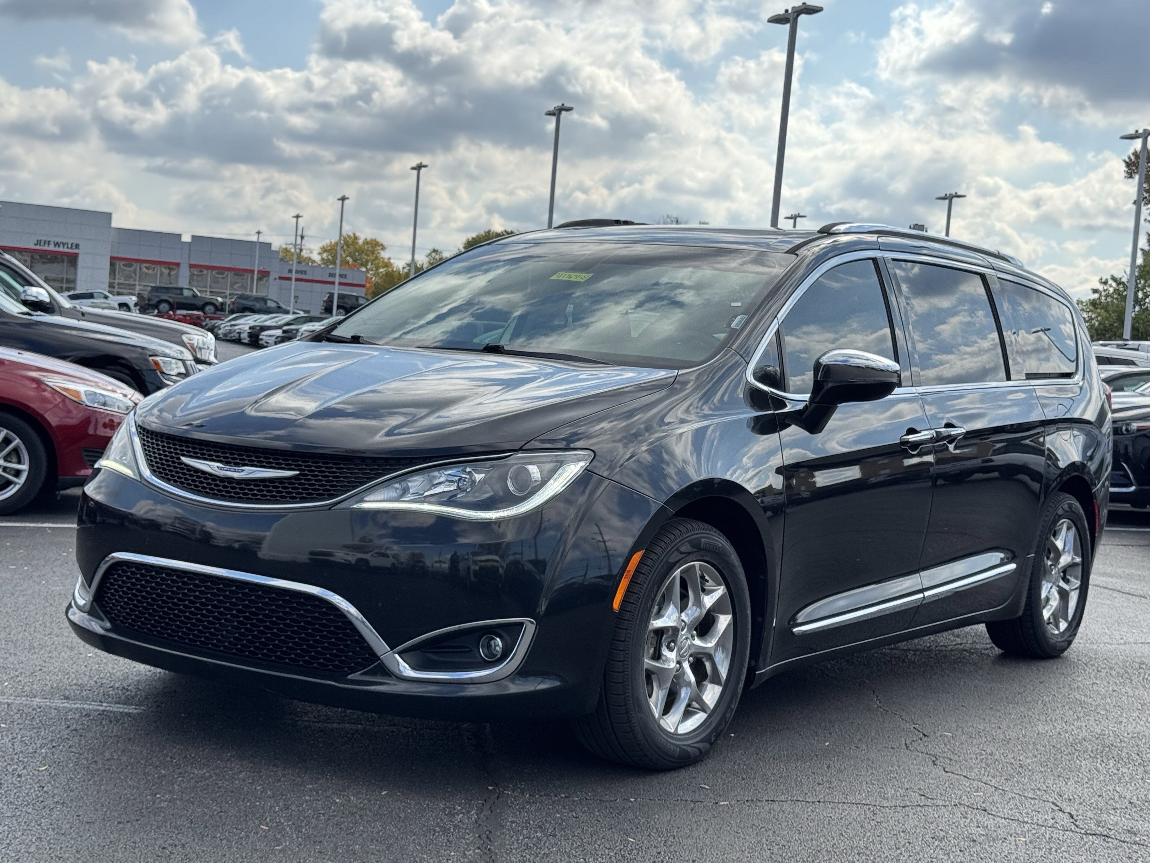 Used 2019 Chrysler Pacifica Limited image 12