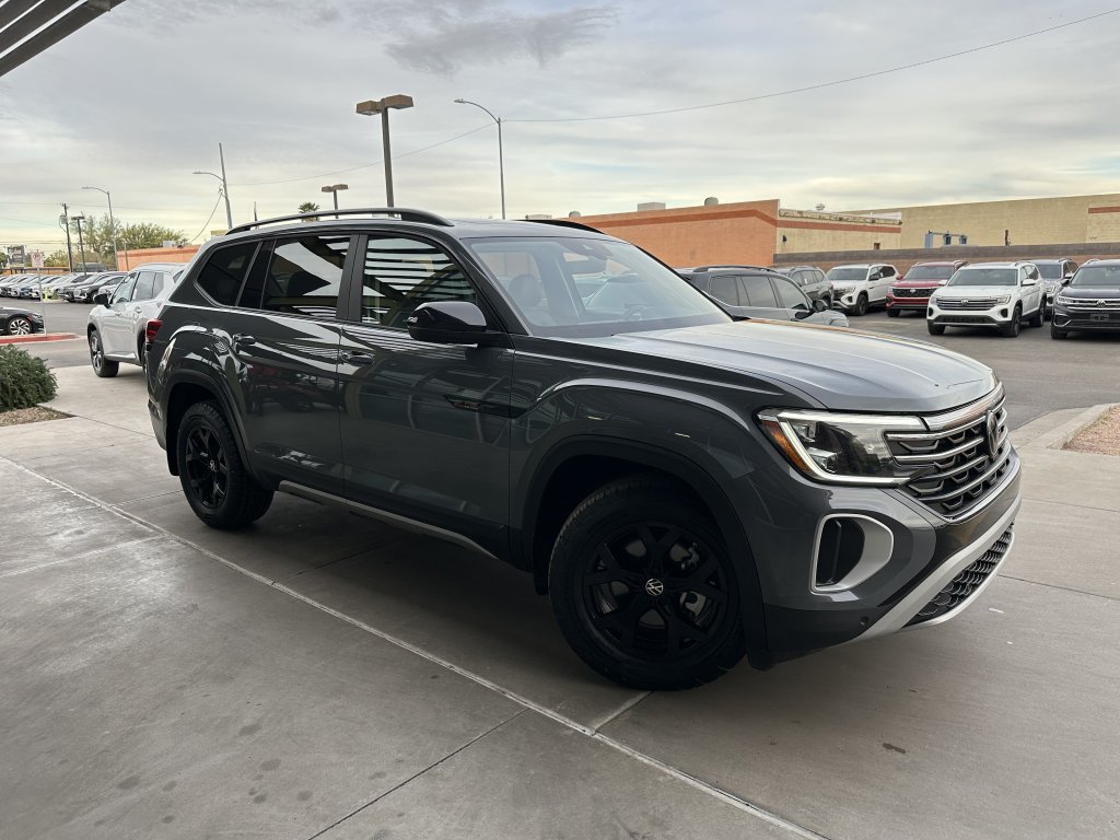 Used 2024 Volkswagen Atlas Peak Edition SE AWD/4WD image 7